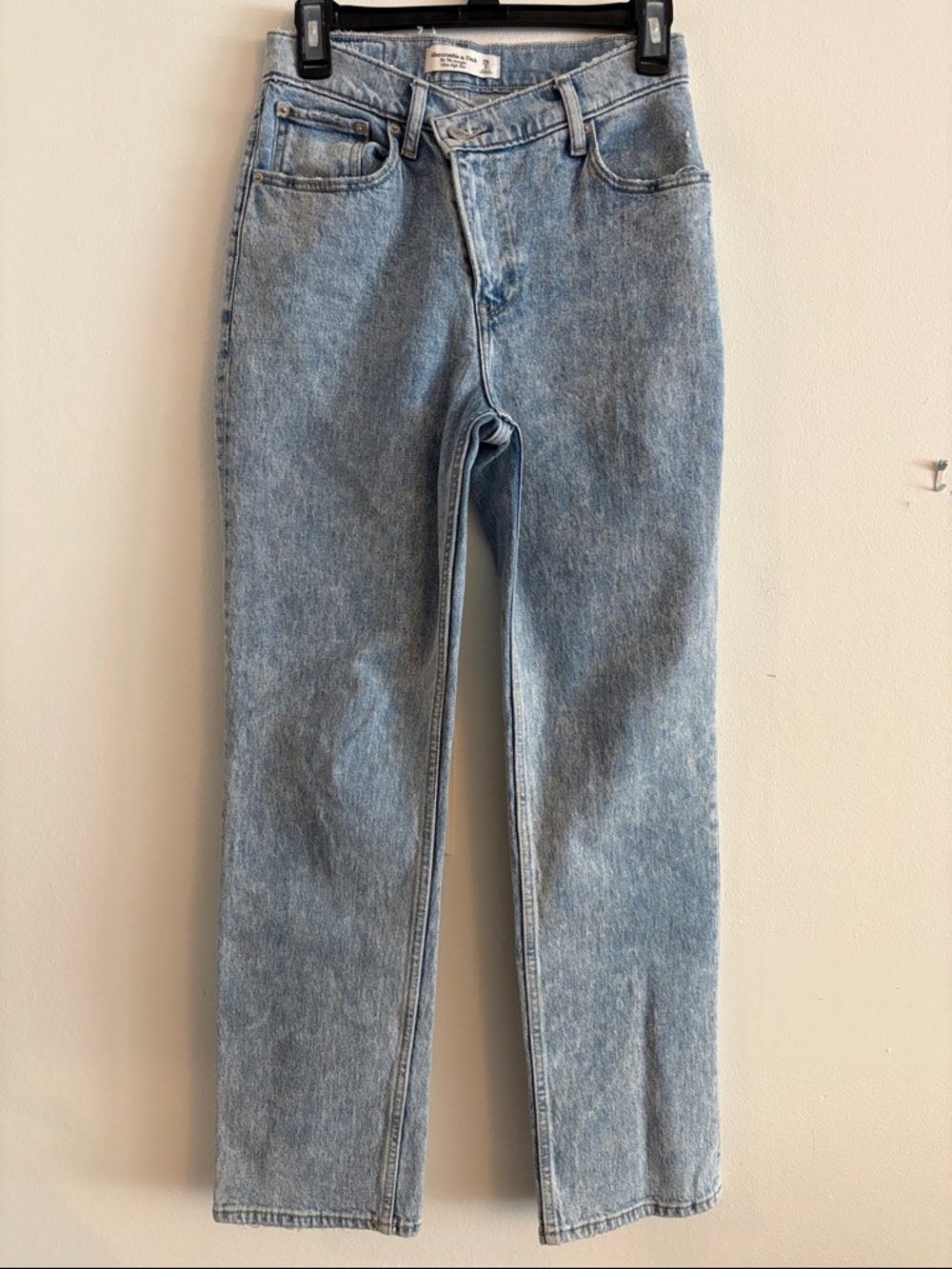 Abercrombie & Fitch The ‘90s Straight Ultra High Rise Jeans Size 2 Short